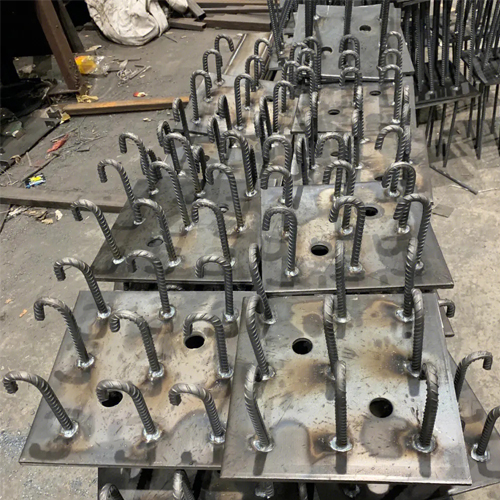 图纸中如何确定万宁预埋件的位置？