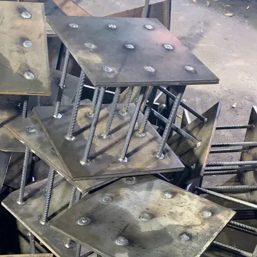 在确定万宁预埋件位置时，需要考虑以下几点