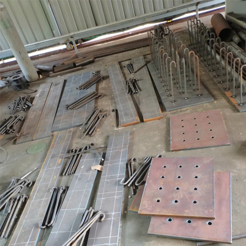 有哪些其他因素会影响万宁预埋件位置的确定？